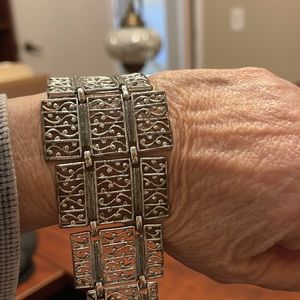 Vintage Sarah Coventry silver tone bracelet. D2-27